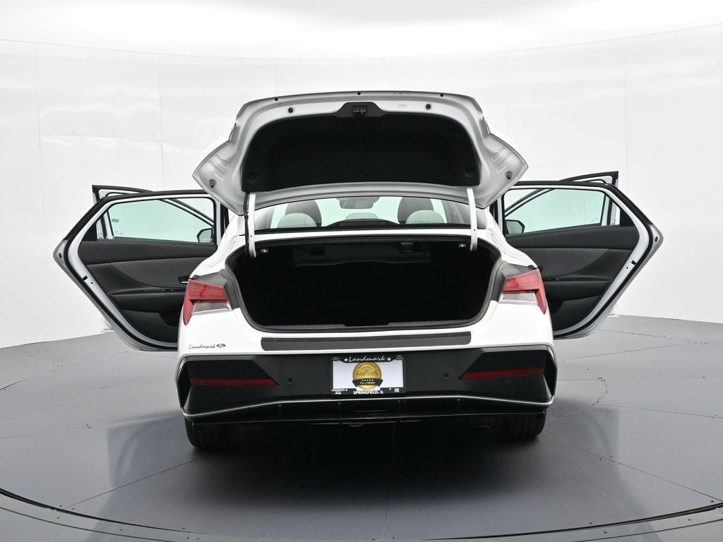 2024 Hyundai Elantra Limited IVT
