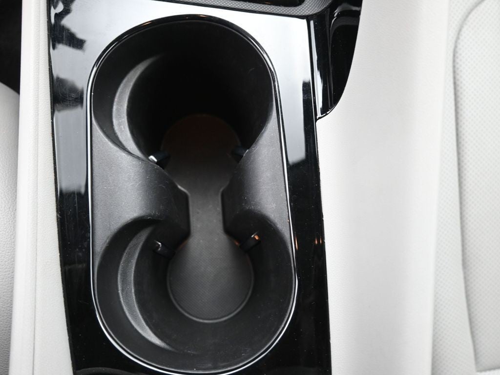 2024 Hyundai Elantra Limited IVT