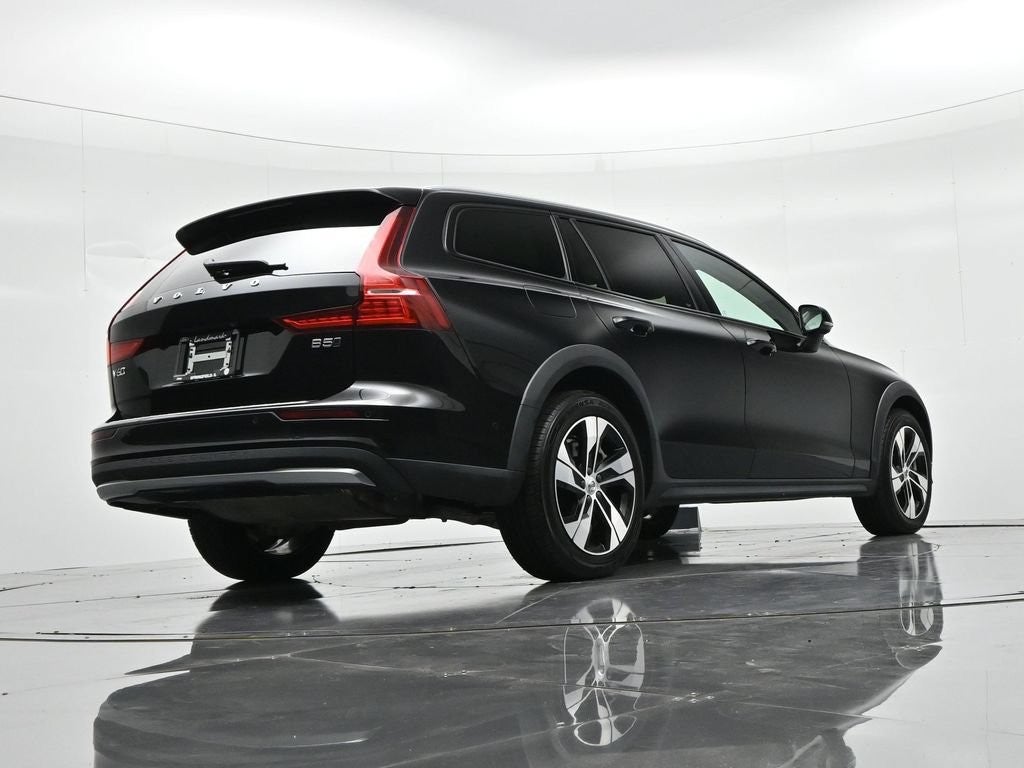 2024 Volvo V60 Cross Country B5 AWD Plus