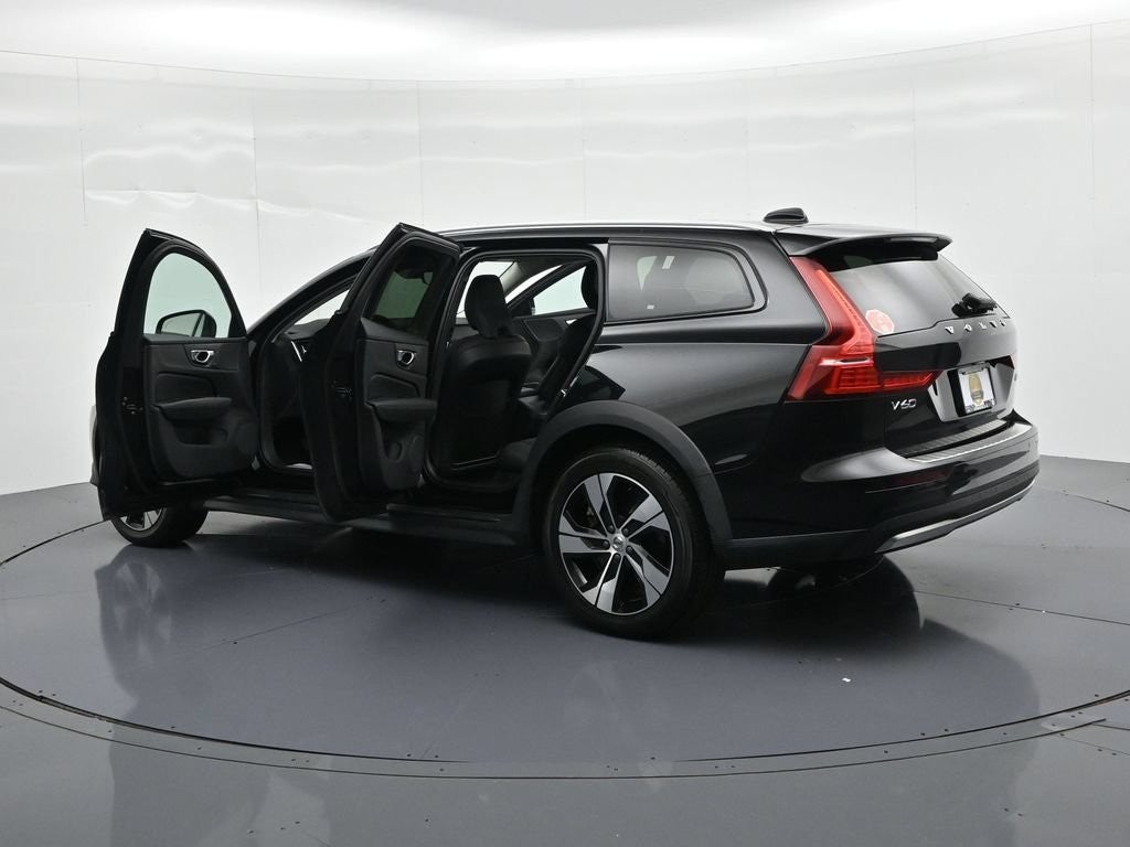 2024 Volvo V60 Cross Country B5 AWD Plus